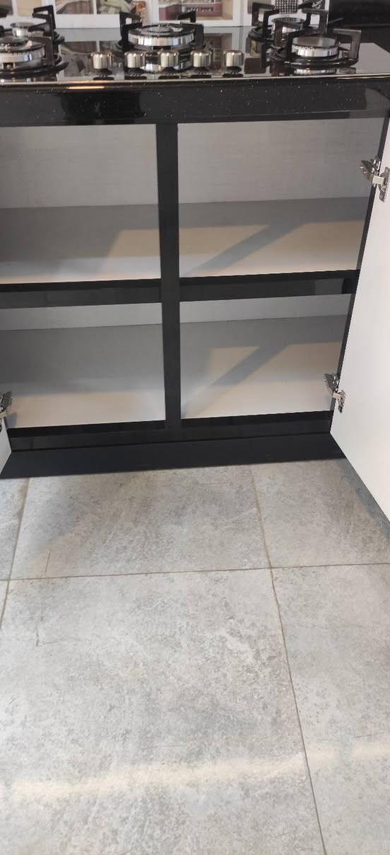 السلام عليكم
تحية طيبة للجميع 
كاونترات هيكل المنيوم وابواب بالون بريس خشب 
مواصفات الكاونتر 
المقطع ثقيل 
الداخل كلو المنيوم شي مرتب مثل ما موضوح بلصور 
النرمادة ستيل 
مع شغل درجة اولى 
اي استفسار مراسلة الصفحة


**إذا كنت صاحب هذا الإعلان وتريد حذفه لأي سبب، رجاءا أرسل رسالة إلى الدعم الفني**