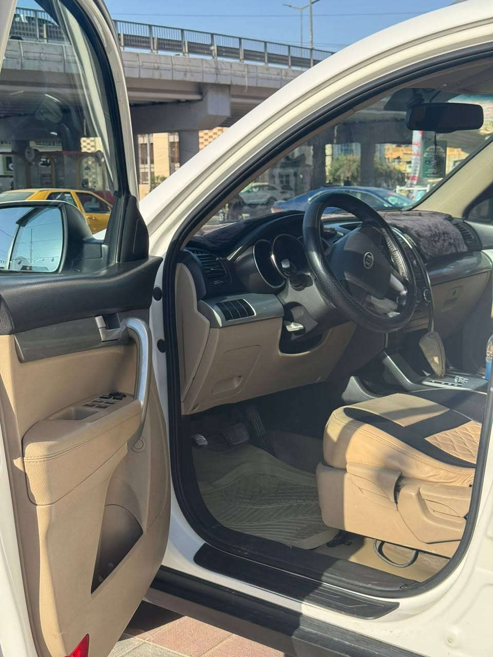 كيا سورنتوا 2012
7 راكب 
4 سلندر  2400 محرك دوش 
رقم اربيل 
للبيع السيارة كلش نضيفة 
السعر 150 وبي مال للشراي 
الامانة عندي ضرف ومستعجل على بيعتها
للاستفسار الاتصال   (***********)
