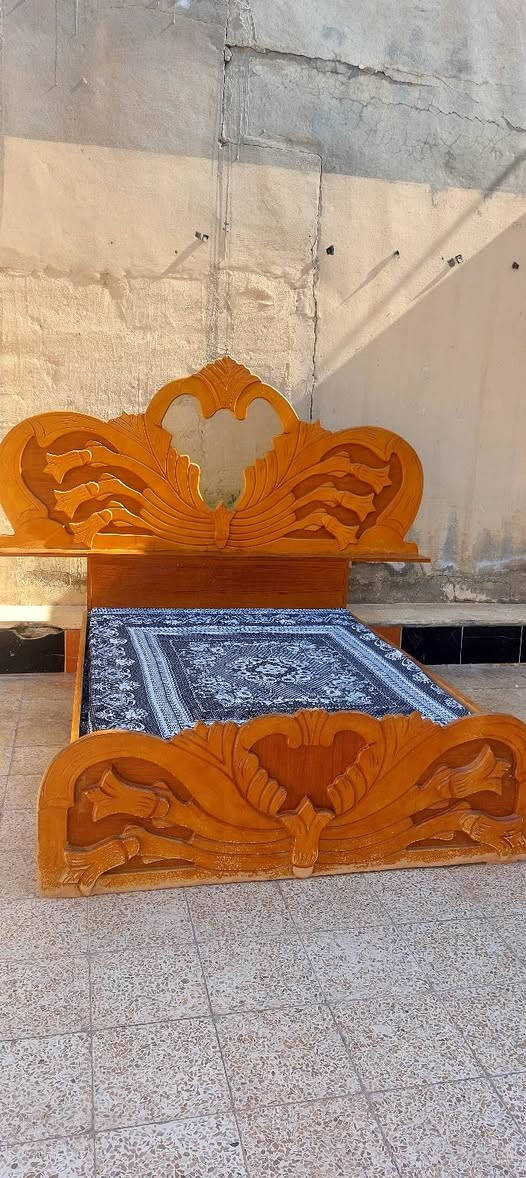 تخت للبيع مثل ما موضح بالصورة
سعرة ٧٠ الف 
***********
