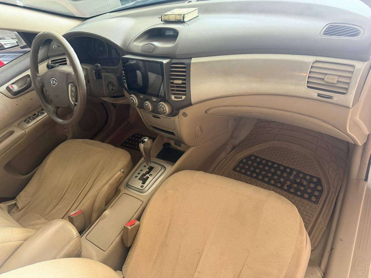 السلام عليكم
كيا اوبتمه 2008 خليجي 

بيه قطعتين صبغ فقط 

السياره جاهزه من كلشي 

كير مكينه حداديه تخم تاير تبريد 

مكينه 2000 

رقم بغداد الجديد 

شرط جاهزه من كلشي 

السعر 100 وبيه مجال بصيط؟ 

***********

العنوان بابل شوملي
