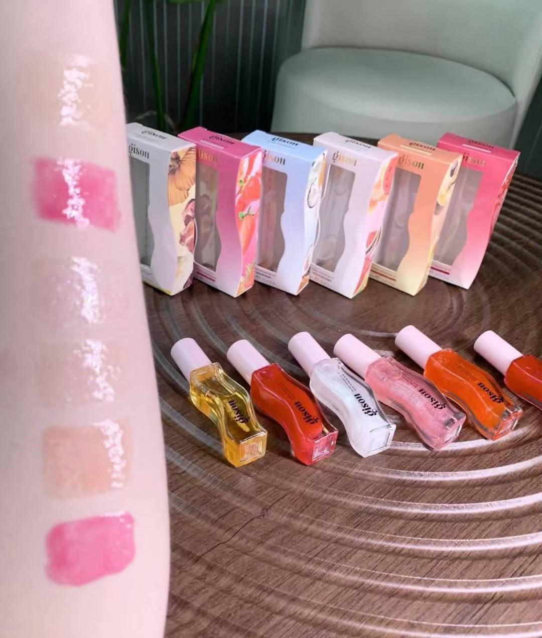 فقط. 4 ألف 😱😱😱
 
يوجد خدمة التوصيل 🚕🚕🚕

لطلب علخاص 💃🏻💃🏻💃🏻

كلوس الي صاير ترند بسيفورا توفر😅

Honey Infused Tinted Lip Oil 🍓
زيت الشفاه من جيسو بخلاصة الفراولة 🍓
زيت مدعوم بالعسل 🍯 وزيوت حديقة النحل لترطيب الشفاه بشكل مكثف مع لمسة نهائية عالية اللمعان غير لزجة ✨
يحتوي هذا اللب كلوس او اللب اويل على الهايلورونيك اسد وزيوت اخرى طبيعية وقوية مضادة للأكسدة تجدد الرطوبة وتضيف لمعان زجاجي للشفاه 👄
يجننننن شكله وطعم وريحة الفراولة اللي بي لذييييذة حرفياً ينوكل 😅🤤🍓 واللمعة اللي يتركها بالشفة خيااااالية✨🔥


**إذا كنت صاحب هذا الإعلان وتريد حذفه لأي سبب، رجاءا أرسل رسالة إلى الدعم الفني**