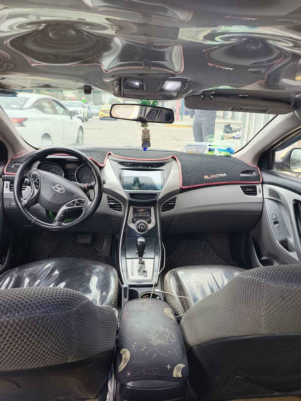 سلام عليكم الانترا موديل 2013 وارد امريكي مكينه وكير خير من الله تخم تاير جديد باتري جديد السيارة كلشي مناقصها مصفرة هيئة وغرامات يعني بين قوسين كبل للشارع 95 وبيها مجال مكاني بغداد الحريه *********** غير متواجد ع الخاص اتصل وادلل
