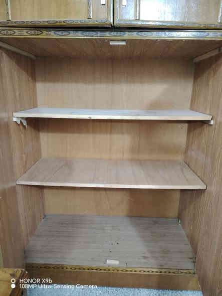 غرفة اخشاب للبيع سعرها ٨٥٠وبيهة مجال للتواصل واتساب *********** ام الملحق ٦ابواب
