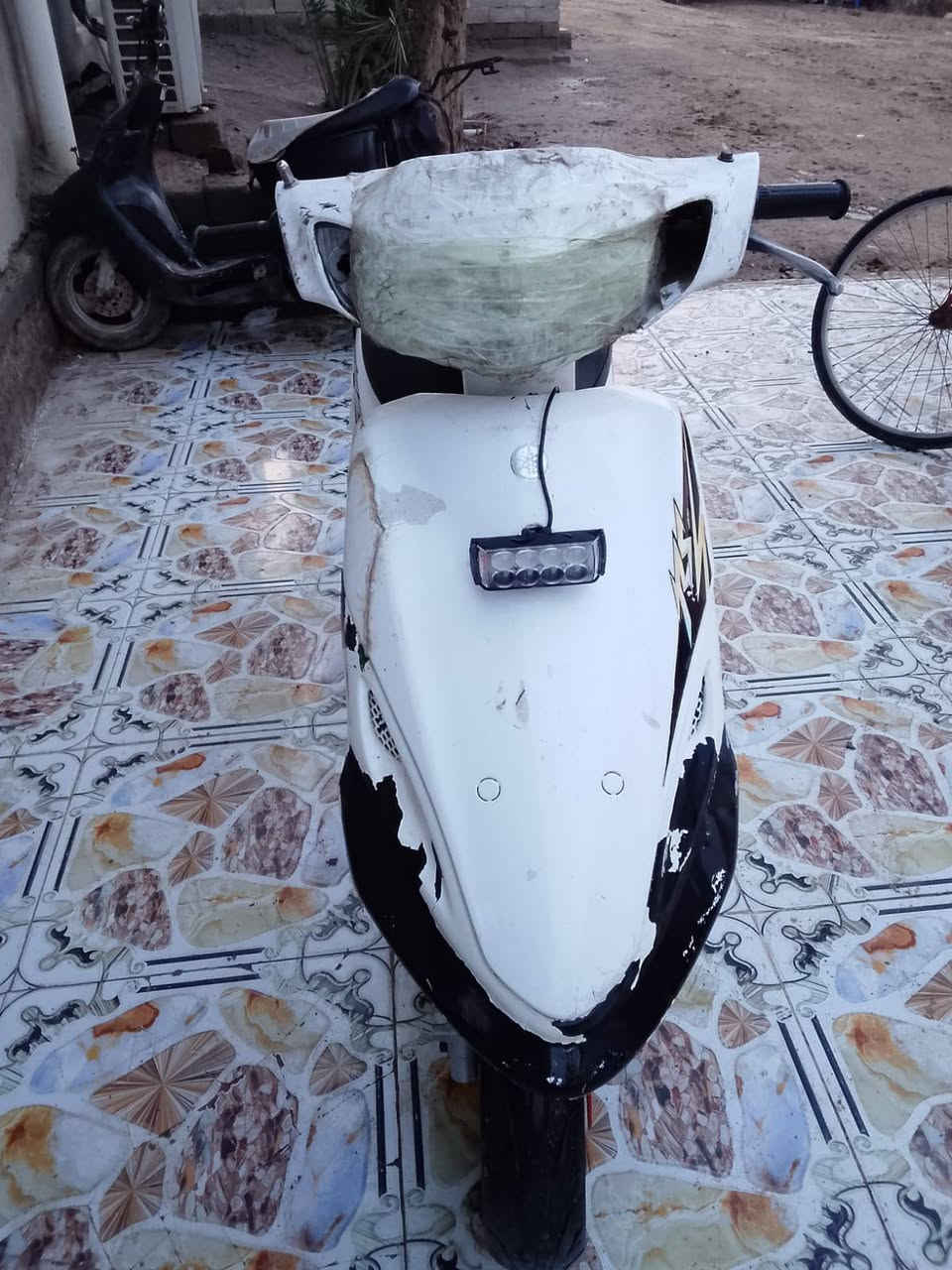 ماكس قرده للبيع
مكينه خرسه مامفتوحة
بيها خيط بخار مهموله رادلها ترتيب
سعر 200 
الثغر ***********
