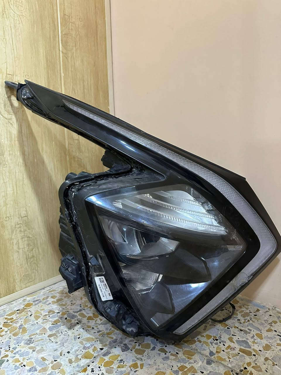 السلام عليكم عندي لايت سبورتج 2023خليجي كلش نضيف للبيع للتوصل ***********
