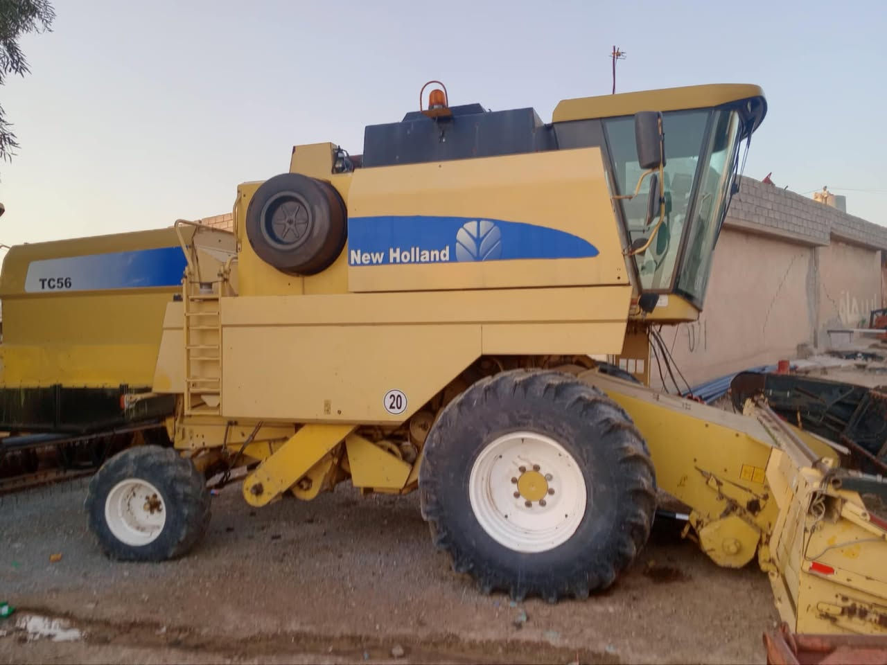 للبیع حاصودە نیهولند مودیل2005 تاك درام  طبلە 15  هایدرو 5بلم مکینە پم و نوزر سحر و مناسب  مکان قضا بردرش بین اربیل و موصل رقم ***********   ***********
