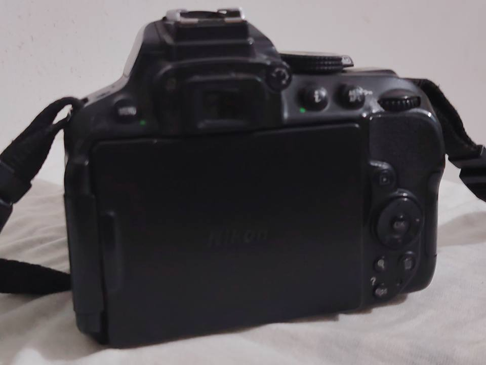 كاميرا نيكون ٥٣٠٠ كامله ملحقاتها اكو توصيل كافة المحافظات *********** وتساب ديوانية, القادسية
