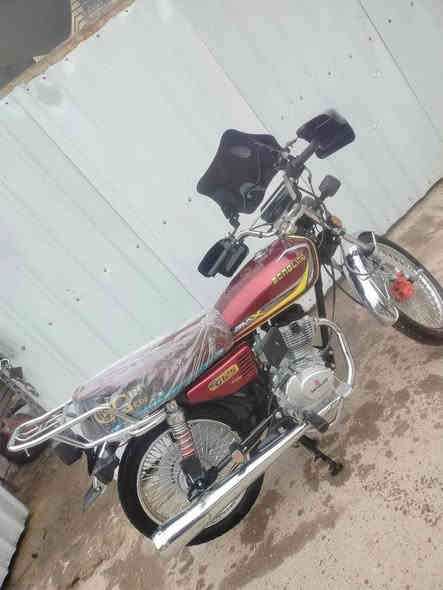 سلام عليكم دراجه تايكر موديل ٢٥ صارله اسبوعين من نازله من الرمبه بعد جديده واحله من الصوره كهربائيات كله شغاله الدراجه واحد على واحد مكاني بغداد دوره كفاءت صحه الاستفسار ***********وتساب فقط
