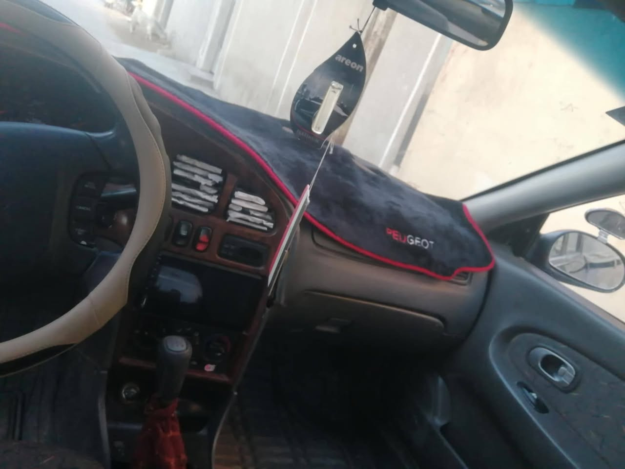 السلام عليكم.سياره للبيع كيه اسبكتره موديل 2000 ..سياره ابسمي سنويه ل 27 هزه جديده .رقم قبل اسبوعين شديته جديد 
محرك بي خيط تبخير فقط. سياره نظيفه وجاهزه الكلشي . السعر 37 . وبيهه مجال. ***********
