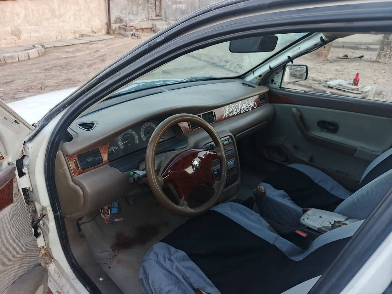 السلام عليكم سمند للبيع محرك كير خير من الله حداديه كهربايات حلو السياره سنويه تنتهي 2030 الهزه بعده ما ساقطه تحويل ثاني يوم باسم صديقي سياره مصبوغة السعر 25 ورقه 
*********** 
علما السياره موديل 2011
