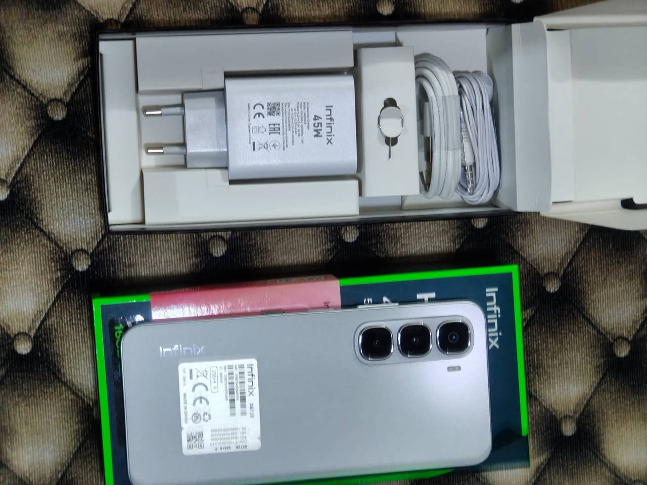 سلام عليكم شباب عندي هاد اتليفون Infinix HOT 60i الجهاز صار اسبوع من اخدته جديد معناه الكلمه الذاكرة 256 غراضه كلهن كاملات و ما مفتوحات 60افريم بل ببجي السعر 250 و بي مجال المكان بغداد الحسينيه مال راشديه متواجد واتساب مازنجر ***********
