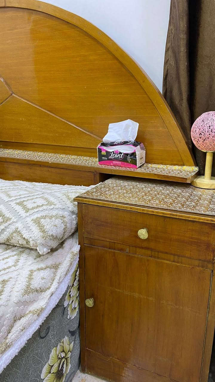 السلام عليكم عيني غرفه صاج للبيع بسعر ٥٠٠ وبيها مجال بسيط واتساب فقط *********** العنوان بغداد الدورة البوعيثه
