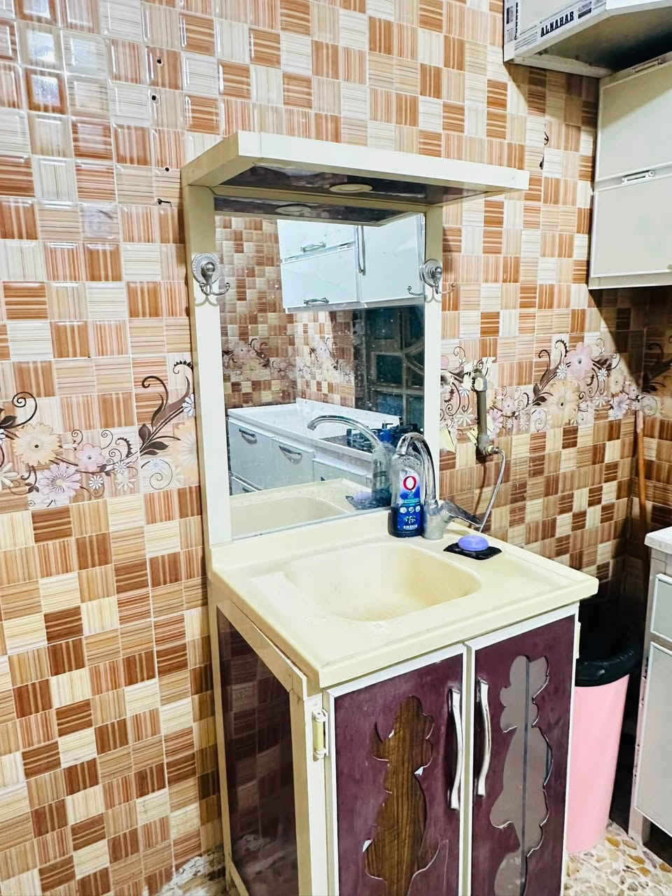 اثاث بيت كامل للبيع
غرفه نوم طابقين صاج عراقي 
ثلاجه استخدام شهرين 
سبلت ٣ طن دبل حاره نوع onax
كاونتر طابقين تعليك و ارضي طباخه منه وبي 
مغسله ام المرايه 
تخم كراسي صاج انتيكه 
بنكات ٢ سقفيات 
للاستفسار ‭***********‬
الناصريه الصالحيه
