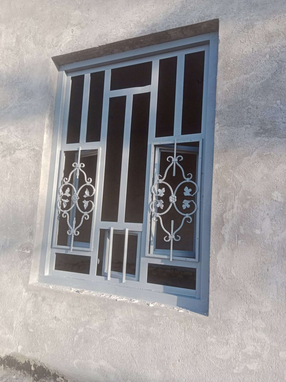 السلام عليكم
صبغ وتنضيف الشبابيك والابوب باسعار مناسبة 
***********
***********
@إشارة
