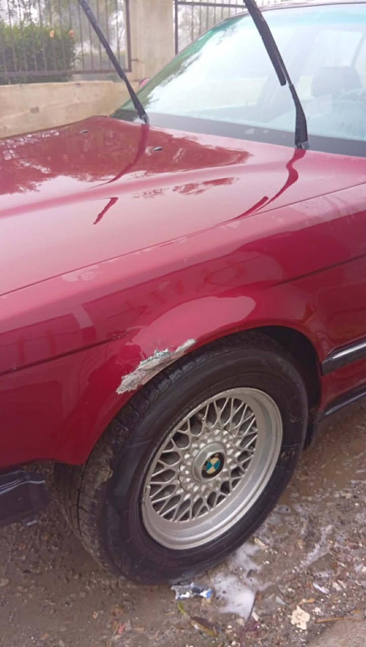 السلام عليكم بي ام للبيع ٧٣٥ موديل ٩٣ سياره جاهزه كير ومحرك مكفول كهربائيات كامله .نقصها دعاميه اماميه وصبغ جاملغ مع باب سائق قطعه صغيره مكاني ديالى ‏السعر ٤٠ وبيها مجال  رقم الهاتف
‏‪0770 539 0562‬‏
