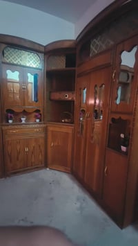 غرفة نوم خشب • نضيفة • رمادي الصوفية