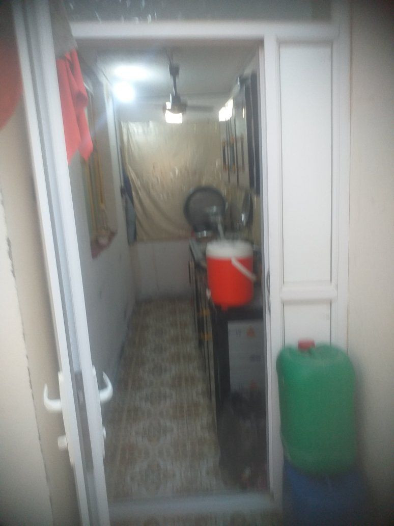 بيت زراعي للبيع عالسايدين مساحته 130 نظيف كلش 
غرفتين 
صاله
ديوانيه
صحيات 
مطبخ  الاتصال على هذا ***********
