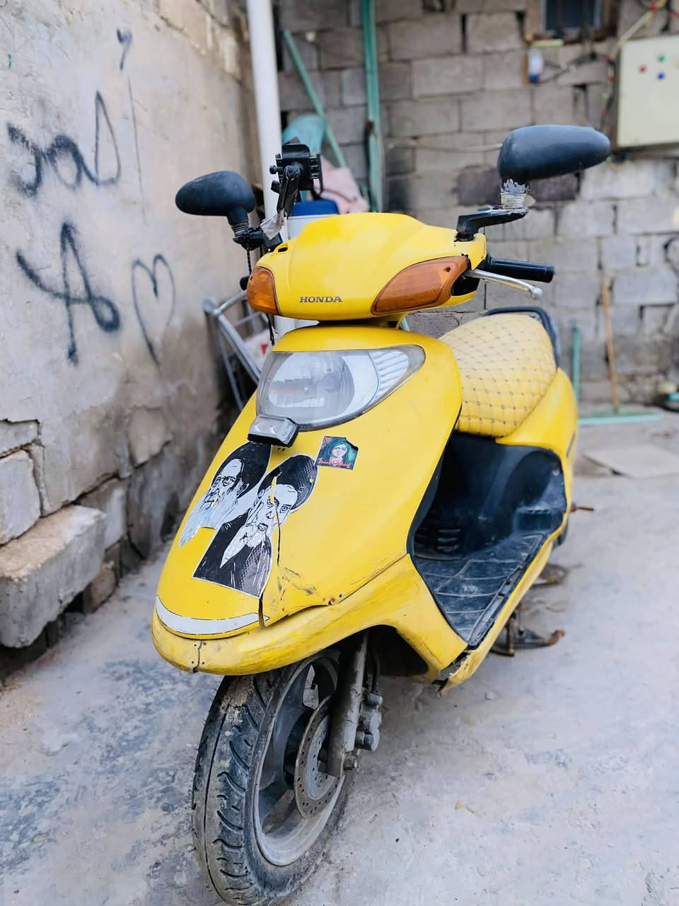 السلام عليكم دراجه سبيسي ياباني 100 تاركهه صار شهرين ومااعرف شنو العطل البيهه رايدهه 200وبيهه مجال مكاني زعفرانيه شارع المعهد شراي يتفضل خاص واتساب ***********
