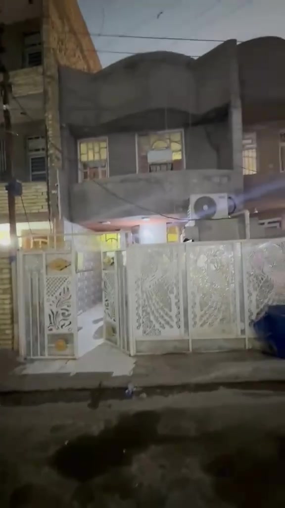 بيت للبيع بشعب نهايه شارع صحه 100متر طابق ونص يحتويه على2غرف لاستفسار اتصال***********
