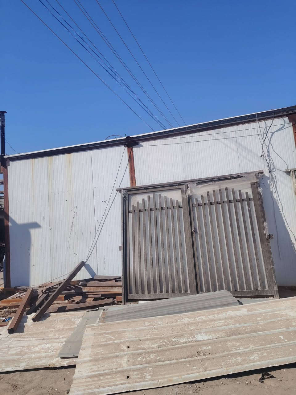 كرفان لللبيع كامل مع الواجهه جام قياس خمسه متر في خمسه متر السعر 1250
مكلف بالنشر الاتصال علئ الرقم ***********@
