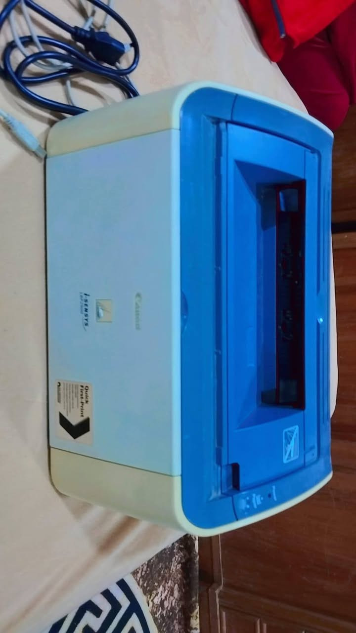 للبيع طابعة كانون 2900 اسود وأبيض نظيفة ، حبر بودرة ، طابعة تعمل بحالة جيدة جداً ،  طباعة واضحة  ، مناسبة لطباعة الأسئلة الإمتحانية والمستندات الأخرى  سعر 75 للتواصل  واتس وخط ***********
