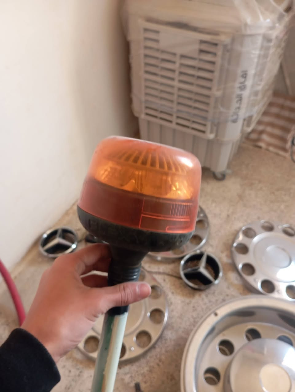 سلام عليكم للبيع غراض تريلة مال اكتروز من بردات و كاعية لافتات علامة ضوئية من كبات  للعنوان ديالى المقدادية رقم الهاتف ***********
