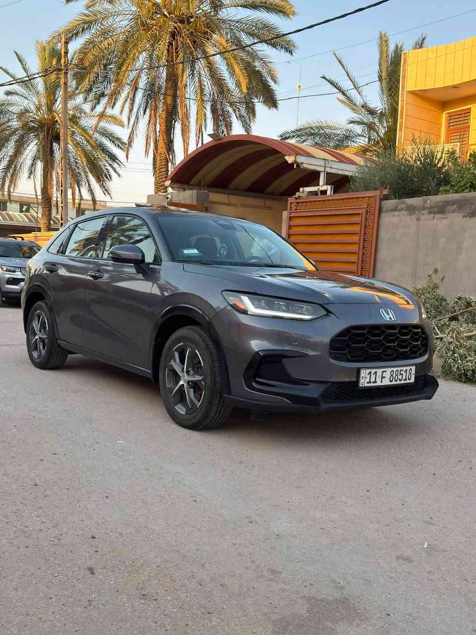 السلام عليكم ورحمة الله 
للبيع فقط بدون مراوس honda -HR-V
مواصفات EX_L فول مواصفات 
الموديل (2024)
محرك 2000 تنفس طبيعي
السيارة جديدة جداً
مرآة اوتو دم
بصمة 
دخول ذكي 
فتحتة سقف
داخل جلد 
رادارات جانبي
حساس امامي خلفي
مساعد نزول المنحدرات 
قيادة ذاتية 
شاشة الكبيرة
ماشية (10،000)
تدفئة كشنات
اوتو هولد
السيارة جديدة 
حادثة مبدل باب السائق والجاملغ فقط
وانصبغن 
رقم بغداد بأسمي
السعر 155
للاستفسار 
                                                         ***********
