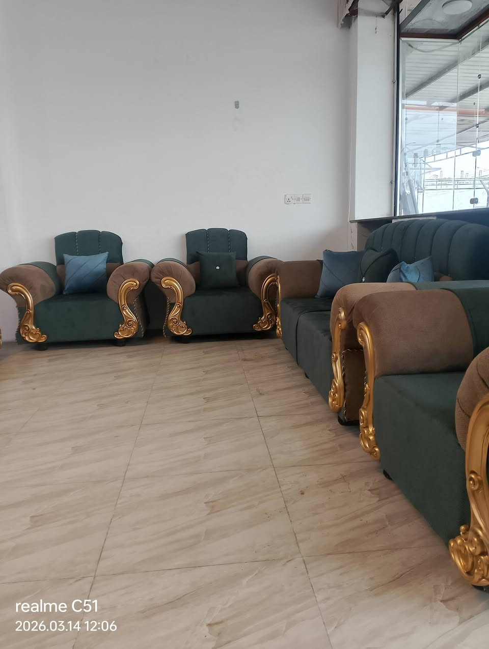 طخم رئاسي جديد خشب عراق مستعمل ومدوشم جديد بسعر مغري 550فقط زورونا بمعرض ونجارة الملكة القوسيات الشارع العام ***********
