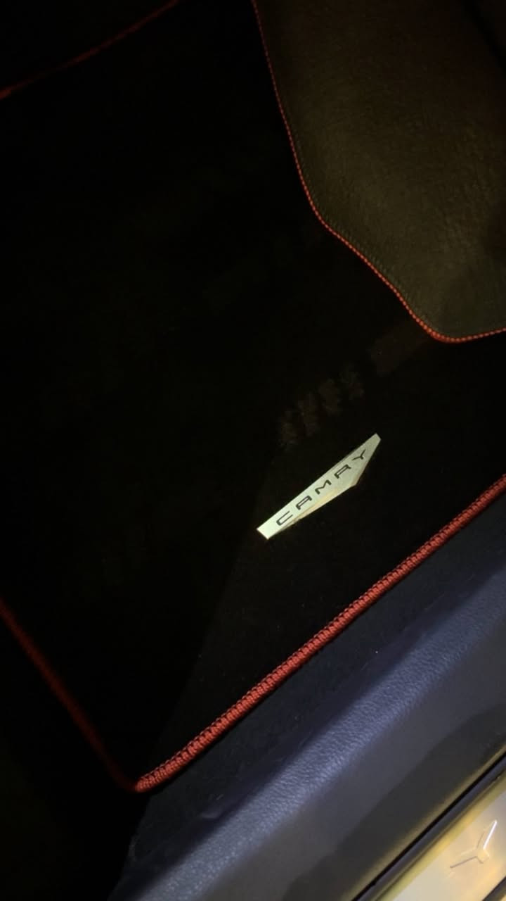 السلام عليكم كامري هايبرد 2025 للبيع
رقم بغداد زيرو 
مواصفات روسي يعني كلشي بلادي
ويل حجم 19
الفرس الخلفي لكزس
فجوج امامي كبيرة مو مثل الكامري العادية
بصمة
داتاشو 
ناضور عين 
الاضائة الامامية كرستال
عطور خاصة (تويوتا) تطلع وية التبريد او التدفئة
كل السيارة دبل جام 
نظام طوارئ
مانع انزلاق 
نظام GBS
قمارة تسلا (بنوراما)
مايكات بالسقف 
الاحزمة حضن 
الداخل بيانو بلاك
انارة ترحيب بالمري
انارة داخلية 64 لون 4 ابواب والدشبول وارضيات
مري شفط 
اشاير بالمري
رادارات 360
تحديد مسار 
تنبيهة ورجوع عند الخروج عن الطريق
رادار تحديد سرعة الشارع 
رادار امامي 
رادار خلفي 
رادار جانبي (نقط عمياء)
مثبت سرعة 
وقوف ذاتي 
مستشعر اصطدام 
مستشعر ماسحات تشتغل عند الامطار اوتو
عدادات دجتال 
شاحن وايرليس
خزن مقاعد ميموري
مقاعد تبريد وتدفئة
تدفئة وتبريد مركزية تحت المقاعد الخلفية
مقاعد جلد وكنتارة لون احمر 
دشبول وستيرن خياط احمر 
كامرات 360 عدد 5 
حساسات 360
قبضة كير كاربون الياف بلادي
تحكم التبريد وجميع التحكمات لمس
شاشة كبيرة 
8 وسائد هوائية 
التحكم بجميع انارة السيارة لمس
اوتو هولد 
سايد بريك بصمة 
جميع المقاعد كهرباء 
حساس ضغط الاطارات 
جميع اضواء السيارة الخارجية LED
جميع نوافذ السيارة اوتو
كشافات ضباب
لد نهاري
بلاكات بلادي
سبير خلفي مع عدة اسعافات كاملة 
عدة السيارة كاملة بعدهة ممستعملة 
وبعد مواصفات بسيطة

للاستفسار  ***********
