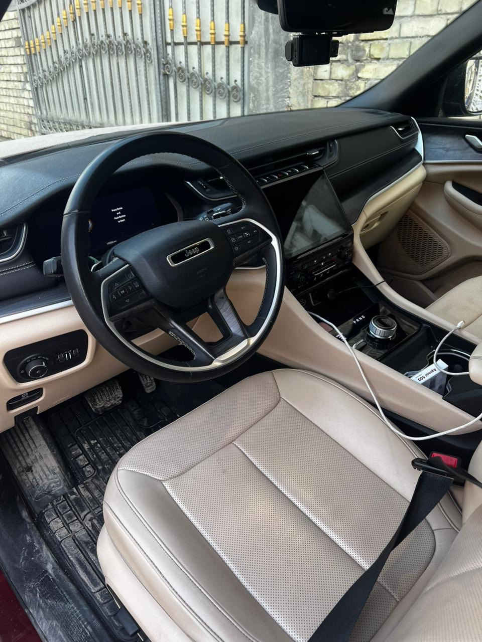 سلام عليكم
جيب لمتد 2023 مرقم بغداد
فول عدا البنوراما
مواصفات
خمسه كامره
فور ويل 
بردات خلفيه
دوسات
شاشه كار بلي
كشنات كهربائيه تدفئه تبريد
حساس امامي خلفي
داخل بيجي
وبعد بيها هواي مواصفات
محرك 3600
مناقصه شي
عنوان بغداد الامين الثانيه
الهاتف:***********
الاستفسار على الرقم المذكور 
السعر275 وبيها مجال بسيط
