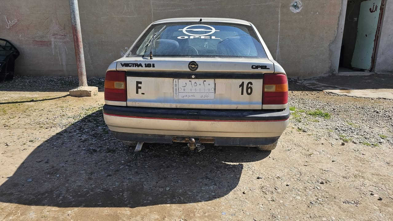 السلام عليكم 
فكترى 1991 شرط تحويل سنوية 2029
 حجم 18 محرك كير بشرط 
سيارة جاهزة طخم قبل شهر مبدل كلشي بيها 
فقط يعوزها تواير دوخلها نضيفة 
سعر 36 بيها مجال
***********
