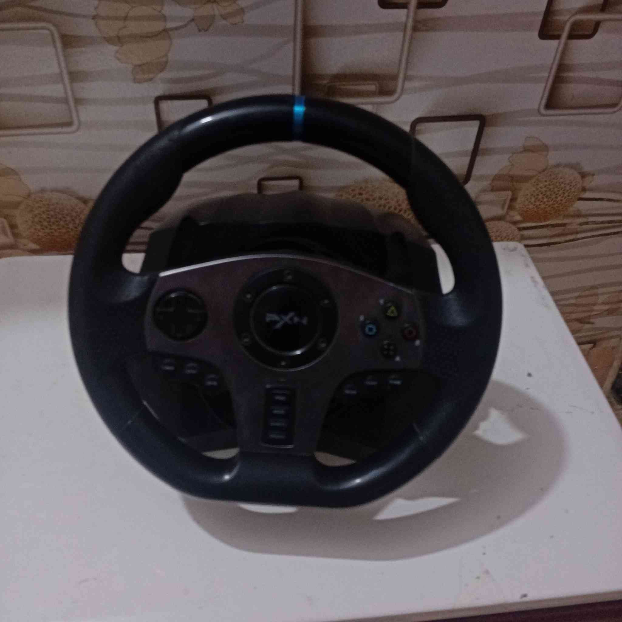 دركسون للبيع يشغل بلي5او4 دركسون نضيف وشغال مشكلته البانزين وحده مكسوره وتصليحه مايكلف 10/15 وعادي تكدر تشغل وتلعب بدون ماتصلحه 
السعر 75قفل مكاني البصره ابو الخصيب محيله 
للستفسار مراسل الرقم ***********
