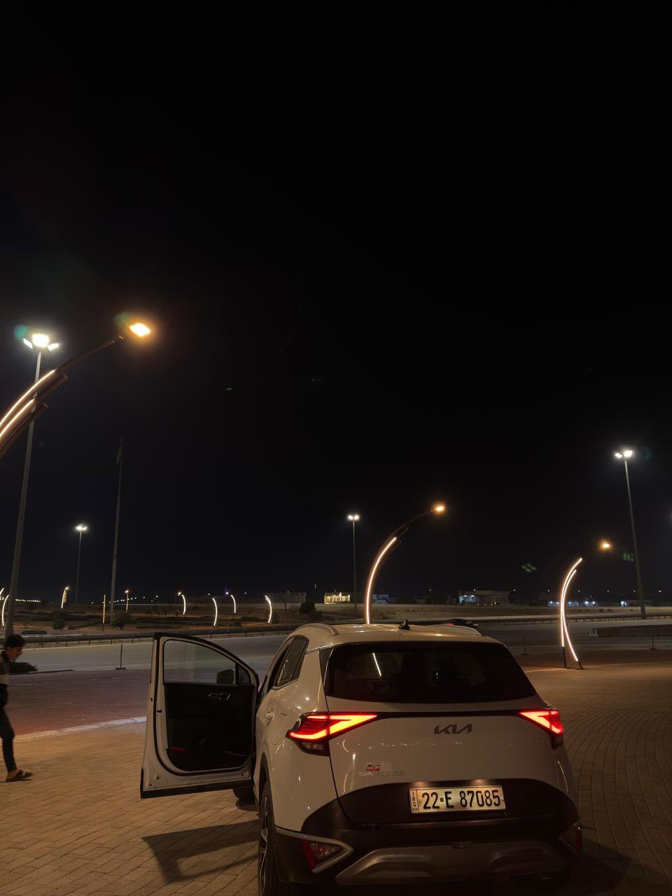 السلام عليكم
كيا سبورتج 
موديل 23 
ماشيه43 
مواصفات نص فول 
كفاله عامه
السعر 21.000$
***********
