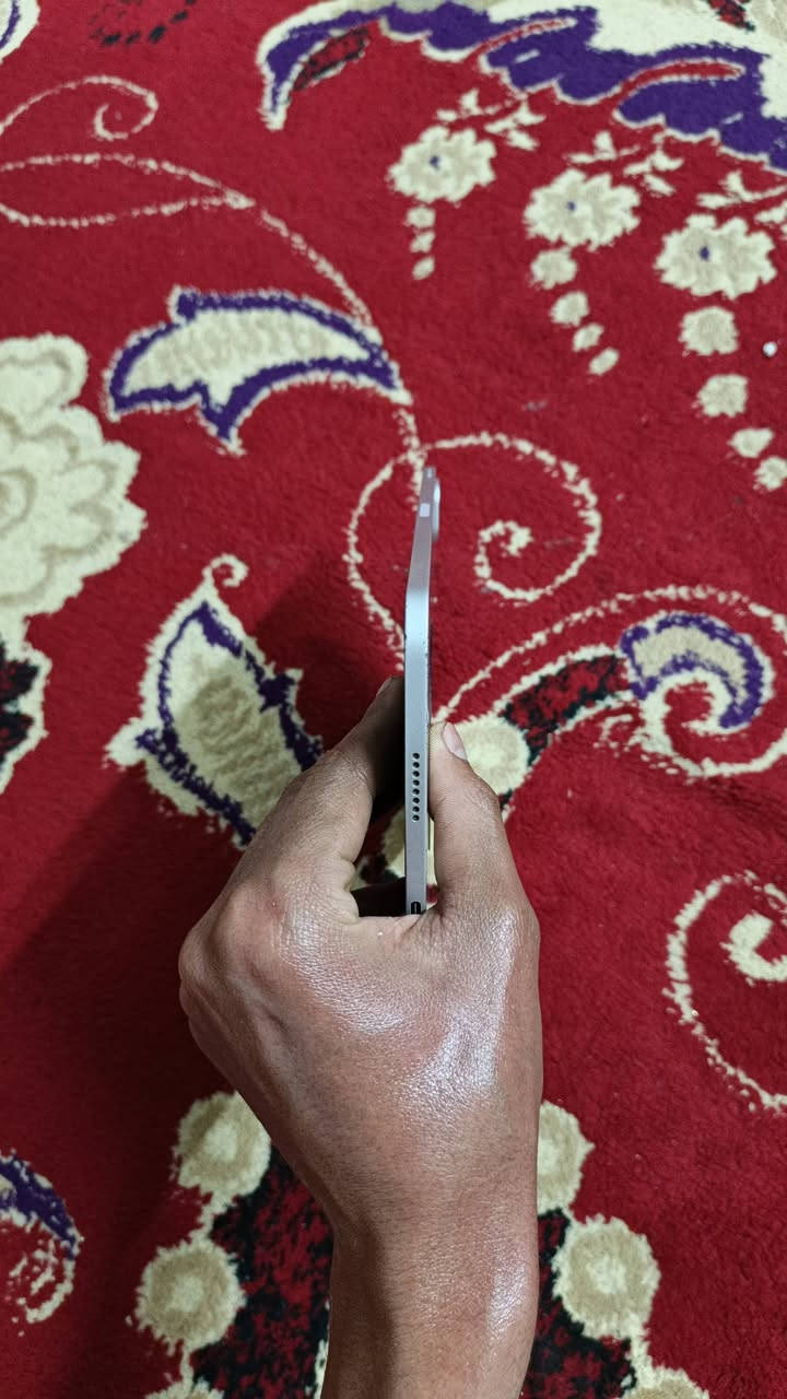 سلام عليكم ايباد 11 برو M1 2021 ذاكره 128 البطارية 86 مكفول مامفتوح بس بي كسر خفيف عل كلاس وصلن مامبين ولا ماثر عل شاشه تجي تفحص وتخذ السعر 450  رقم  واتساب *********** المكان بغداد بسماية :
