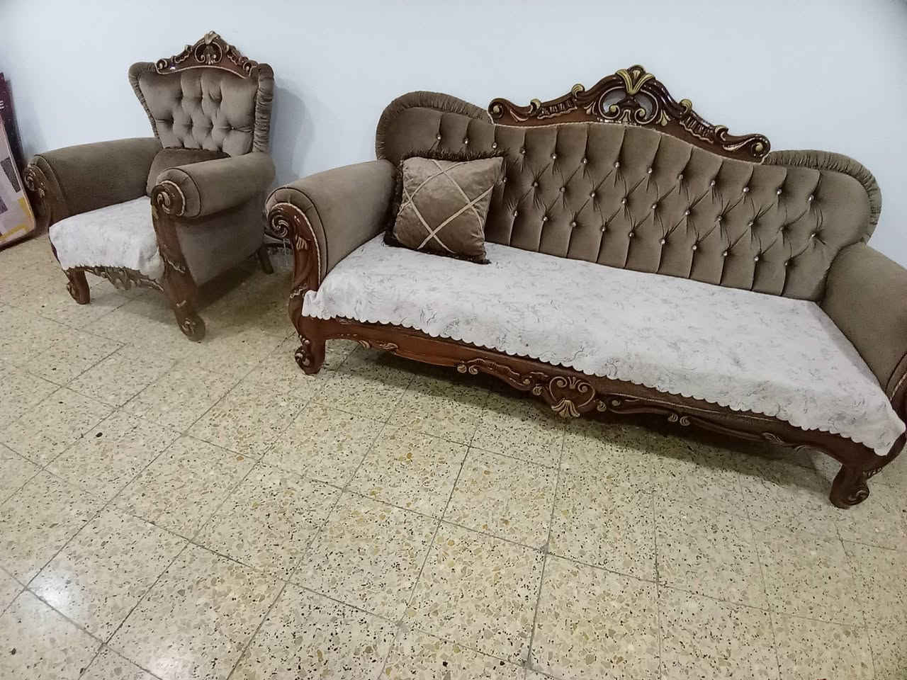 تخم ١٠ مقعد تركي حطاطه زان للبيع سعر ٥٧٥ شراي يتصل على رقم ***********
