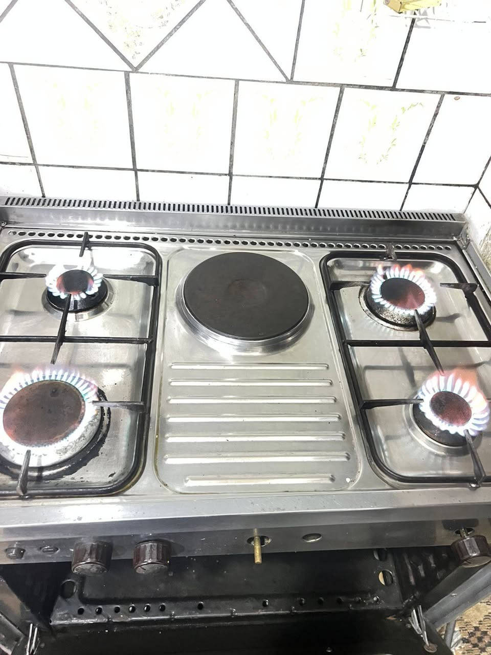 للبيع  طباخ منضدي سعره 18 وبي مجال وطباخ جبير خمس عيون فرن شغال سعره ٧٥ وبي مجال


**إذا كنت صاحب هذا الإعلان وتريد حذفه لأي سبب، رجاءا أرسل رسالة إلى الدعم الفني**