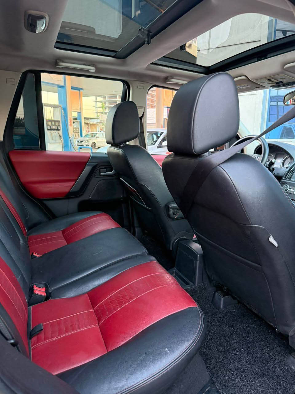 Land rover 2014 
لاند رۆڤەر ،بۆنیت و چاملغ بۆیاغە بێ ناو گرتن سەیارەیەکی 
زۆر خاوێنە هەتاکو ١١٣ هەزار کیلۆمەتر لە شەریکە سەردار سێرڤس کراوە ، ١٧٩ هەزار کیلۆمەتر ڕۆیشتوە 
فول فول مواسەفات رەقەم و سەنەوی نوێیە 
نرخ ؛ ١٠٠ محامەلە 
*********** واتساپ و ڤایبەر لەسەرە أربيل, العراق
