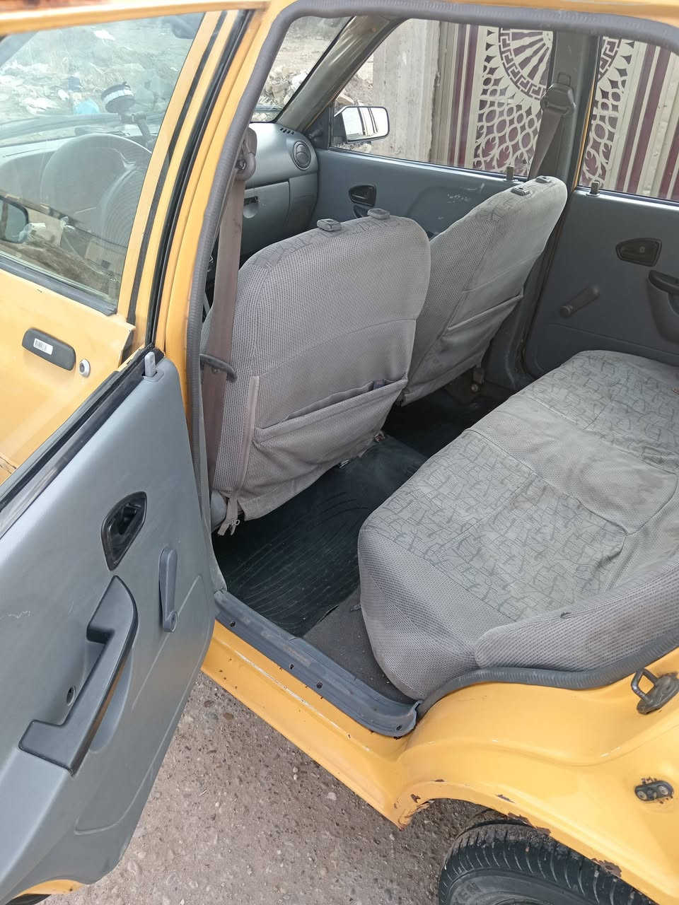 السلام عليكم سيبا 2015 بسمي مصفره هيه غرامات السياره ما بيه نقص بس اخياسات تخم تاير جديد حداديه نضيفه بس خياسات السعر 28 وبيه مجال بغداد 
***********
