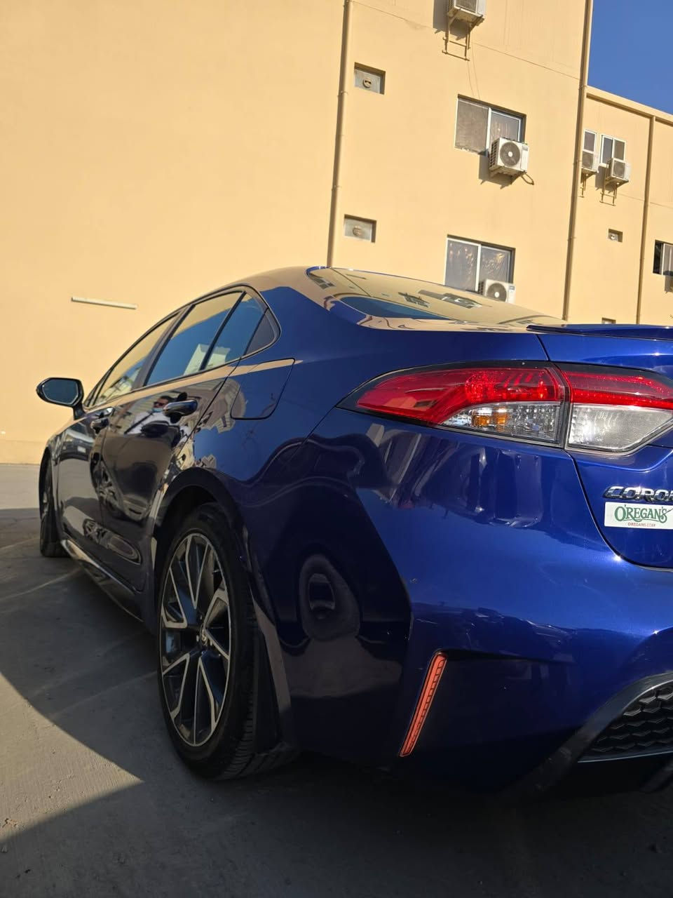 كورلا se يعني فول مواصفات مو عاديه 
موديل 2020 وارد امريكي (بدون صبغ بدون ايرباك) 
رقم اربيل الجديد باسمي تحويل ثاني يوم 

مواصفات :
-محرك 2000
-بصمة 
-تدفئة كشنات 
-شاشه الحجم الكبير
-شفتات سرعه 
-رادارات امامي وجانبي (تحديد مسار) 
-مثبت سرعه
-اوتو هولد 
-هاند بريك (بصمه)
-لايت اوتو
-كشنات مخمل
-3 انظمة قيادة (Sport ,ECO,Normal)
-الكير 10 نمر
- دبل كزوز
-اشاير بالمري

السياره كامله مكمله من كل النواحي بدون اي نقص 

حادث خفيف موجودة الصور بالمنشور مع السونار (بدون صبغ بدون ايرباك بدون دواخل )
 السيارة استخدام شخصي كلة بانزين محسن ودهن اصلي ماشية 56 الف ميل 
 مكان السياره بغداد (الدورة)
السعر 145 ورقة وبيها مجال حك جيه

للاتصال ***********
