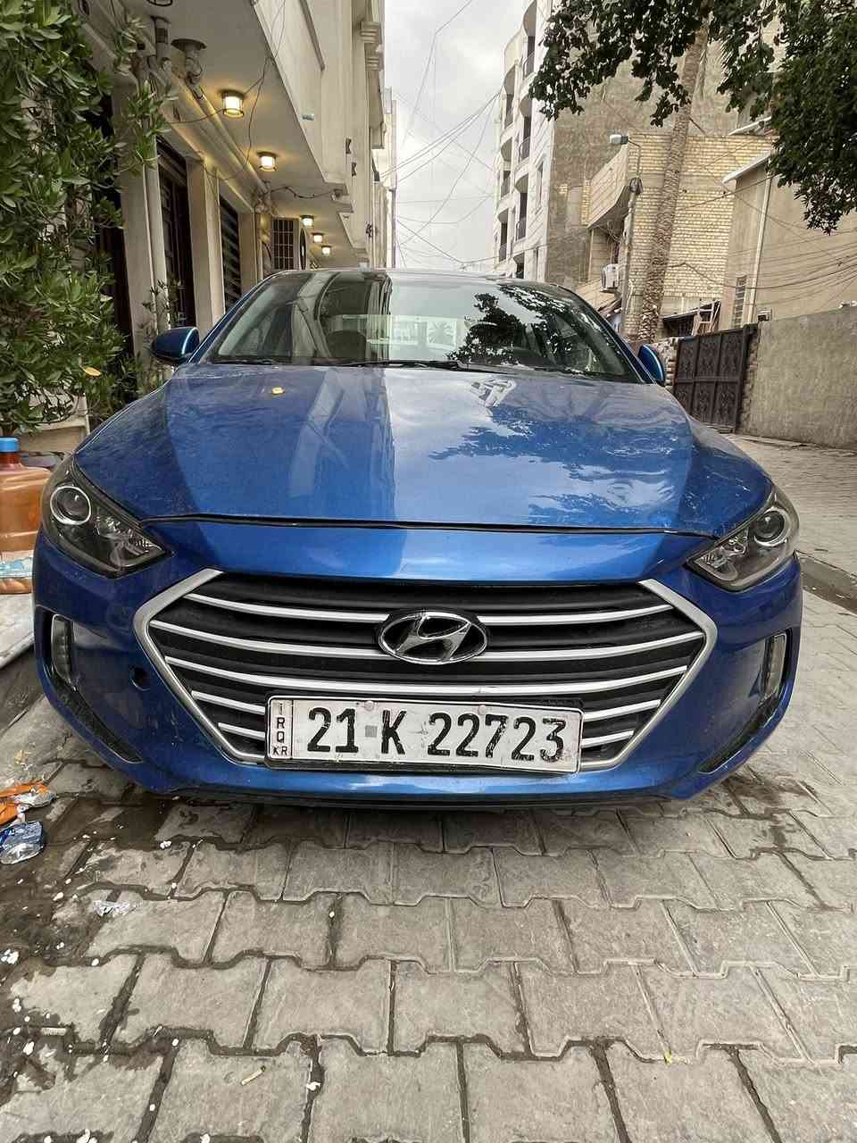 النترا موديل ٢٠١٧ وارد امريكي رقم سليمانية حادثها هناك الدوسه الي خلف مقعد سايق من جوه بس هذا ضررها   شواصي ولغد صافيه لون ازرق ماشيه ١٤٥ بيها حالوب كلش بسيط هناك بامريكا  بلقماره يعني مينشاف   اله اذا تقرب عينك عليه كلش يله ولاقطعه مبدله كله بلادي ولاصبغ فقط بارد بسيط حافه البنيد وجاملغ الايمن ولايسر اثر طخات تعال وشوف وافحص بعينك وسونارها يمي كلشي بي يعني متخسر شي سنويه لل٣٠ وهزه جديده جديده مسويلها هم 
سياره نصبتها حلوه وكلش مرتبه الله شاهد تبريدها ثلج 
شاشه وكامره ودوشمة جديده وارضيه كذالك 
رايدها ٩٨ وبيها مجال انشاء الله 
رقمي واتساب 
مكاني/  بغداد الاعظمية 
***********
