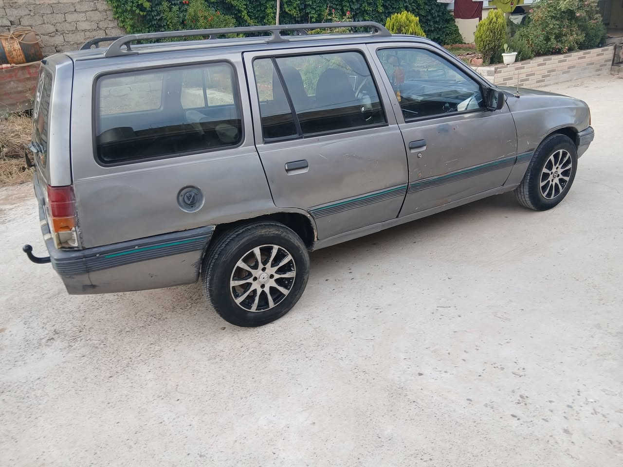 كاديت موديل ١٩٩١ سنويه عظم لغاية ٢٠٣٠ رقم جديد هزه جديده محرك وكير جديد طغم أمامي جديد كابون بانزين بيها بدون ضرر فقط دواير ودوسات مطوز جمالية سقف وبوند وباب شرط التحويل والوكالة من الشرعي السعر  ٢٤ للاتصال 
***********
***********
