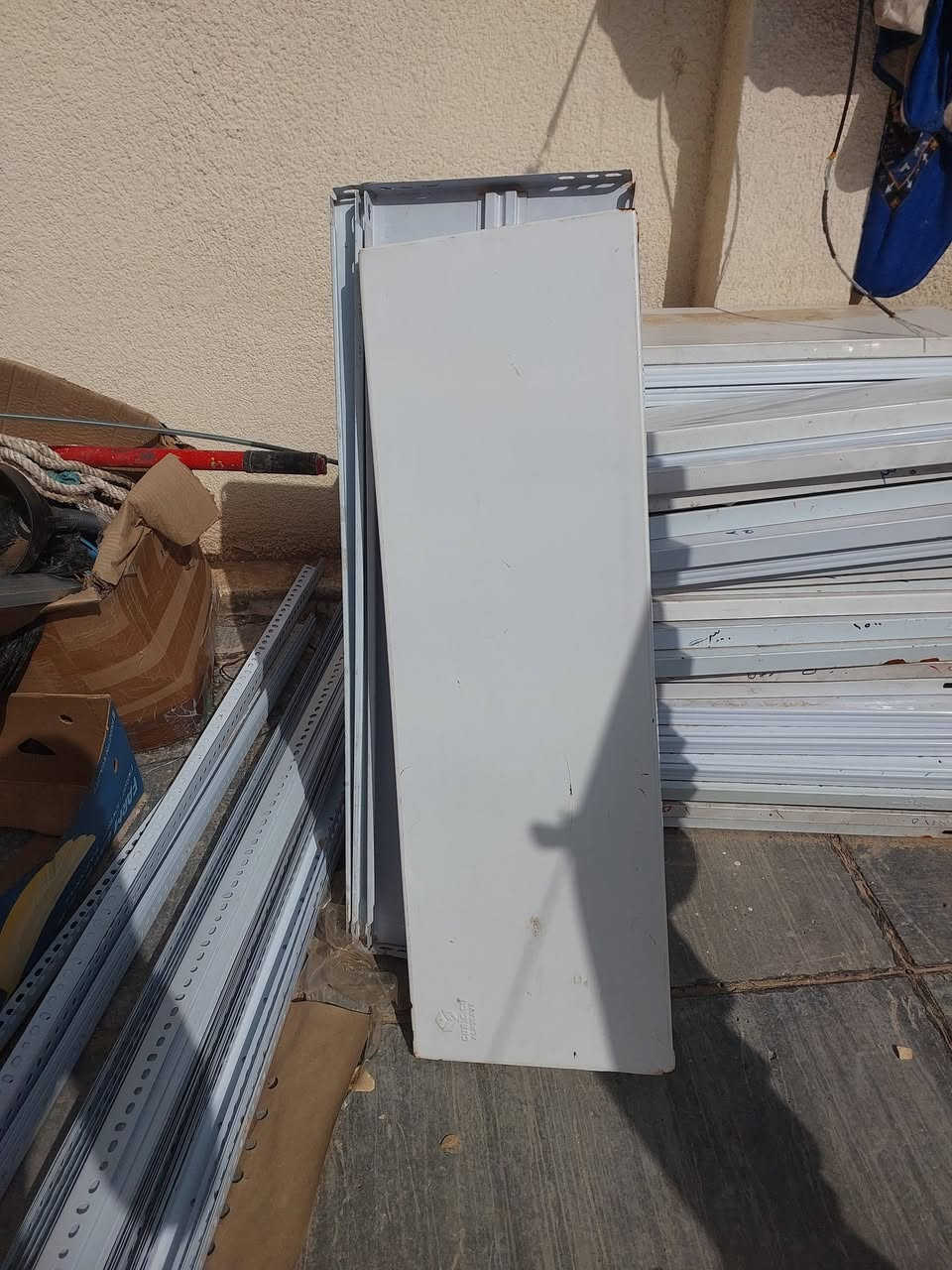 رفوف للبيع كامله كل 4 رفوف سعرهن 25 الف الاستفسار انتصل او واساب *********** @الجميع
