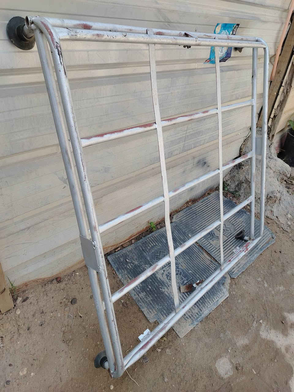 السلام عليكم سيبايه حديد للبيع السعر 30بيه مجال العنوان بغداد الجادريه ***********
