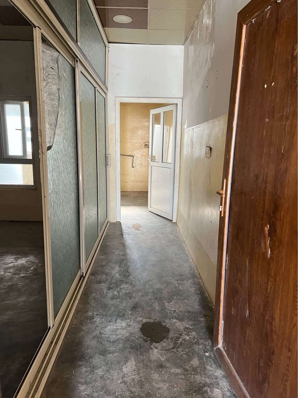 للايجار فيلق قرب اسواق زانا وجامع الاصحاب مساحه 100 متر للاستفسار *********** كركوك, العراق
