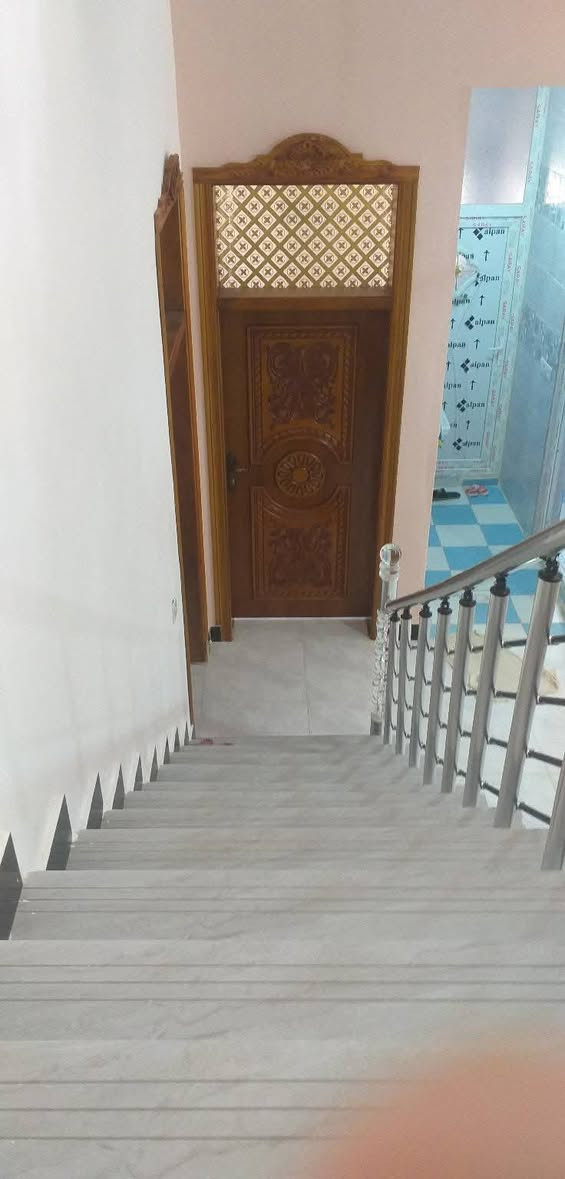 بيت للبيع زراعي سند ٢٥ مساحته١٦٥ العرض ١١ والنزال ١٥. ٣غرف نوم مطبخ استقبال صحيات داخلية وخارجية وصاله كبيرة السطح شتايكر السعر٨٢ وبي مجال بسيط المكان مشروع الصب بالقرب من الخيلانية  الاتصال بالرقم ***********
