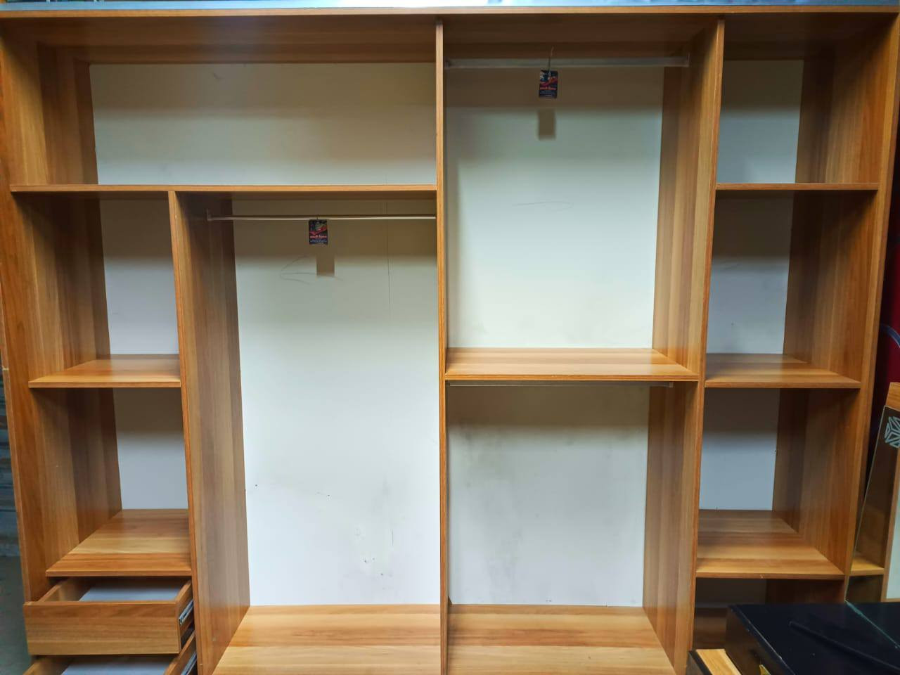 غرفه تركي نضيفه جدا لبيع أبو دشير بغداد ***********
