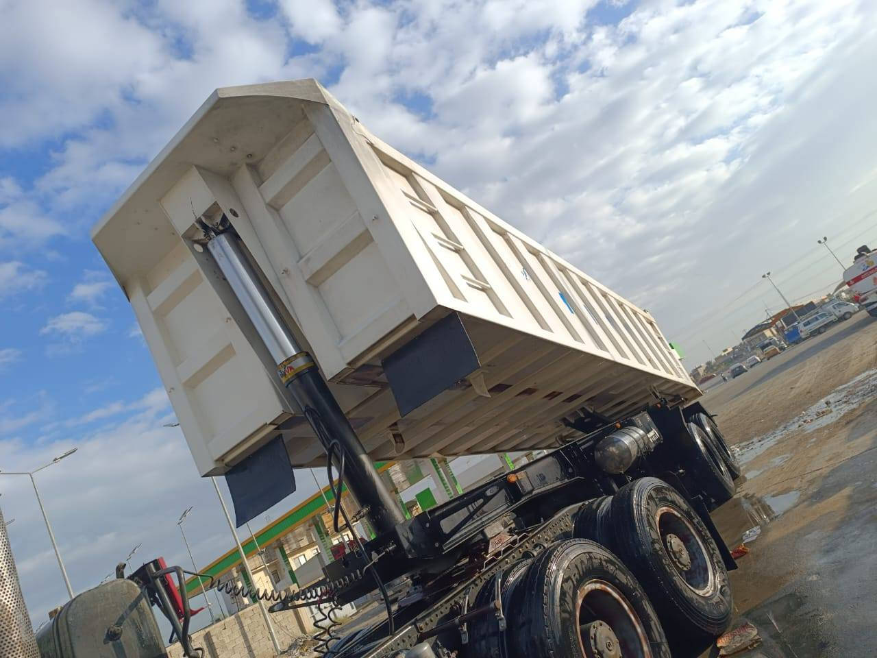 سلام عليكم للبيع عربانه نساف عمل الفلوجة ابو رأىد موديل ٢٠٢٣ مكفولة من كلشي السعر ٢٣٠ بيه مجال رقم الموبايل *********** او *********** مكاني بغداد
