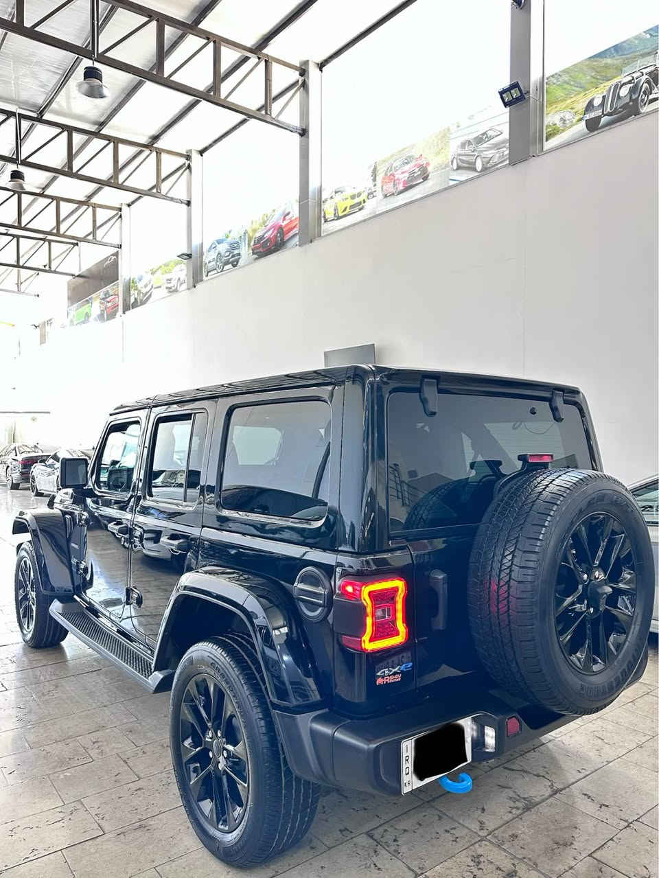 رقم السيارة : مرقمه اربيل 
موقع السيارة :دهوك 
نوع السيارة : جيب رانكلر jeep wrangler 
موديل السيارة : 2024 
المسافة المقطوعة:31.000 ميل 
محرك 4 سلندر هايبرد بانزين كهرباء

مواصفات:SAHARA 

بصمة تشغيل 
بصمة ابواب 
تشغيل عن البعد 
كراسي تدفئة 
ستيرن تدفئة 
مداخل تايبسي للجوال
لايت زينون LED

ملاحظات: مكفوله كفاله عامة بدون قطرة صبغ بيها BDR ايرباك ستيرن سستم 

للأستفسار :📞

***********
*********** دهوك, العراق
