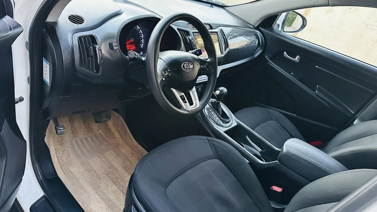 السلام عليكم
سبورتج 2014 خليجي ماشية 79 الف كيلو حقيقي تدك جرس محرك وكير على وضع الشركة مكفولة السيارة عدا الجاملغ الامامي بي بارد وصبغ ورصعة بالهلال الخلفي موضحة بالصور والسونار منشور 
جاهزة السيارة ولزكات الشركة بعدها بيها
رقم بغداد الجديد بأسمي السعر 148 وبيها مجال للاتصال ***********
