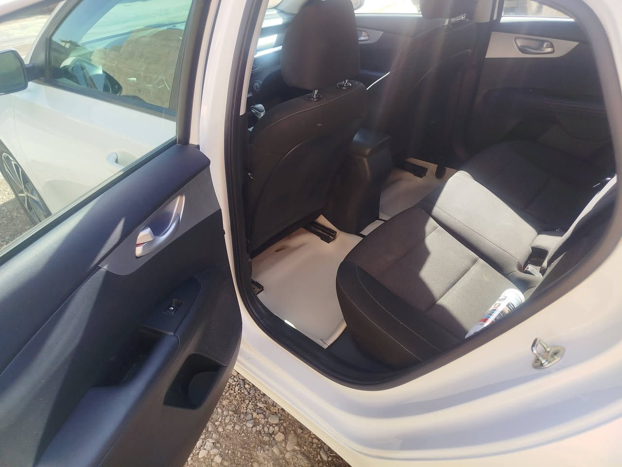 سلام عليكم كيا فورتي للبيع موديل 22 رقم بغداد بسمي ماشيه.  75 مكان السيارة بغداد حي اور حادث خلفي كير أي تي الاتصال على الرقم *********** السعر 140اوبيه مجال
